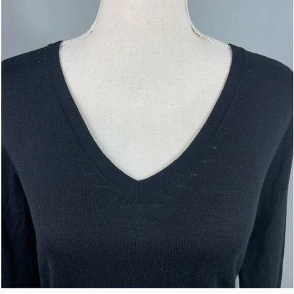 Banana Republic 100% Extra Fine Merino Wool Black V-Neck Sweater Size M - Picture 3 of 7